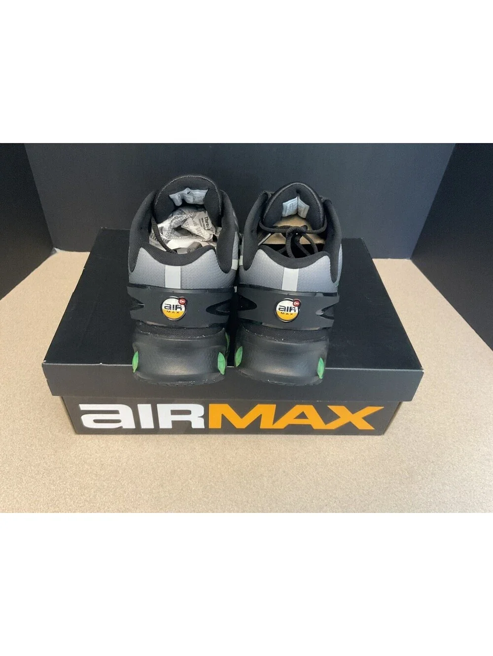 New! Nike Air Max DN8 Black/Volt/Smoke Athletic Shoes. Men’s 9.5. Women’s 11